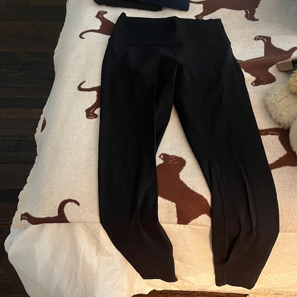 Like-new Lululemon Wunder Train(?) Black Leggings